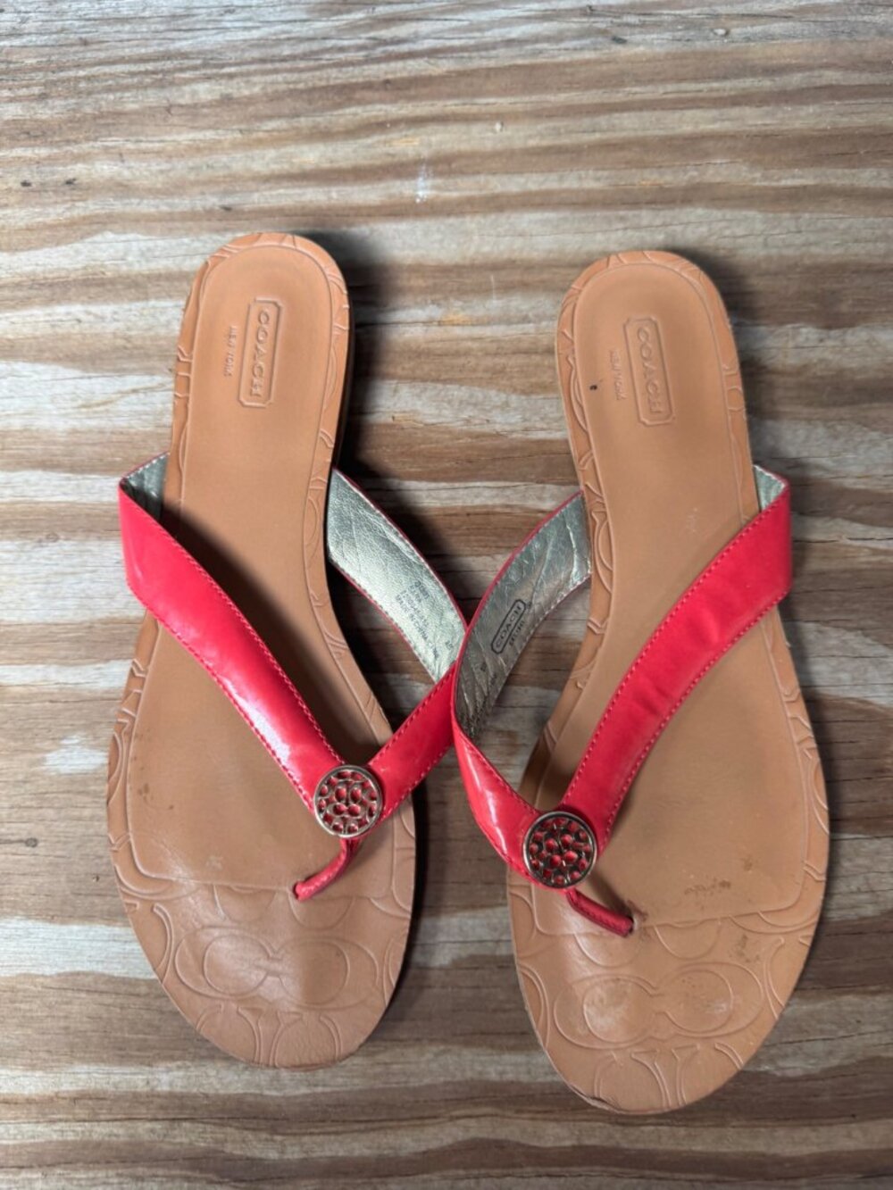 Coach Sara Sandals Size 8 Bright Pink Patent Leather Thong Gold Logo - Picture 2 of 7